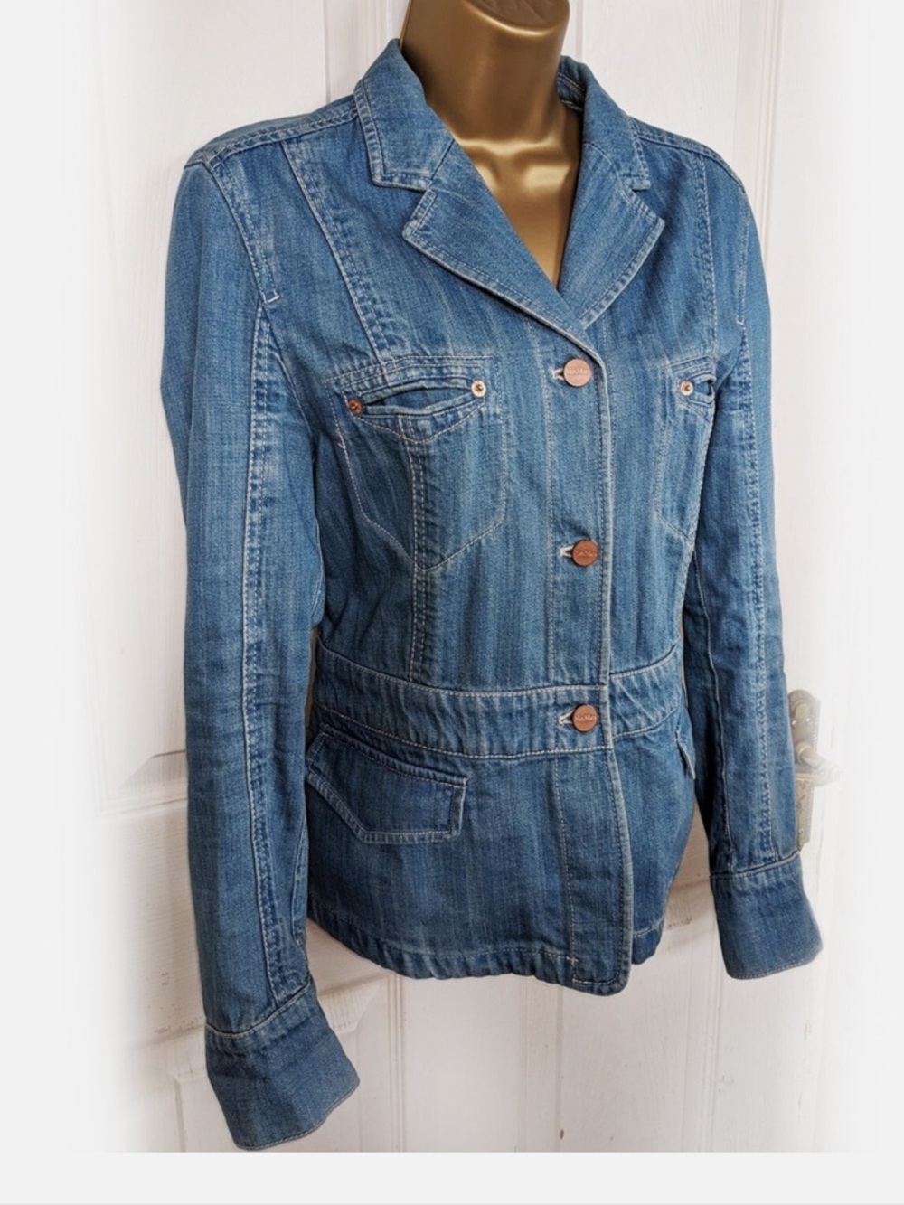 MaxMara Light Blue Denim Jacket with Button Front 8 - Picture 3 of 14